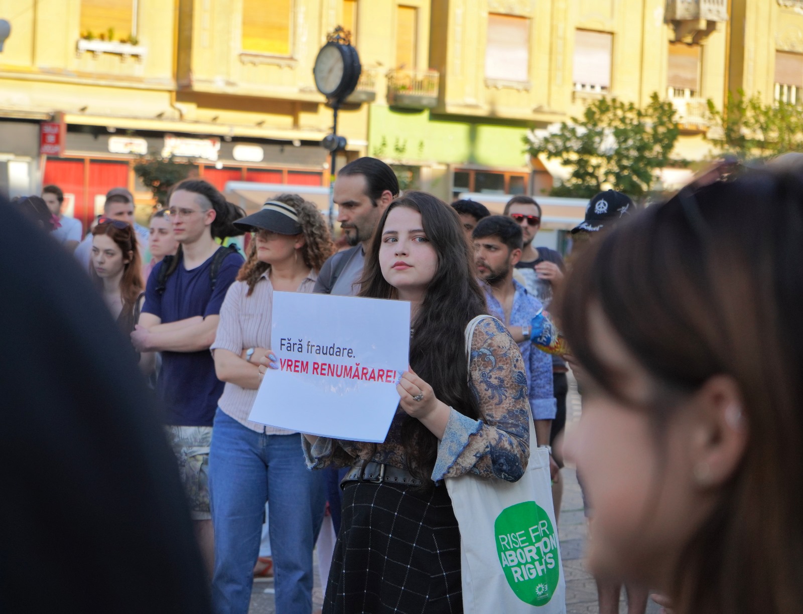 Protest: „De la frauda electorală la dictatură e doar un pas”